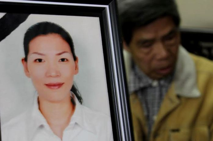 Ảnh chị Huyền và người cha héo hon sau ngày con bị ném xác (Ảnh: Viết Cường) Ảnh chị Huyền và người cha héo hon sau ngày con bị ném xác (Ảnh: Viết Cường)