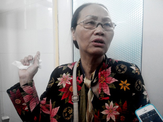 Bà Doãn Thị Bình - bác của cháu Lộc bàng hoàng, đau xót trước tình cảnh của đứa cháu ruột mà bà đã nuôi nấng 7 năm trời (Ảnh: GDVN) Bà Doãn Thị Bình - bác của cháu Lộc bàng hoàng, đau xót trước tình cảnh của đứa cháu ruột mà bà đã nuôi nấng 7 năm trời (Ảnh: GDVN)