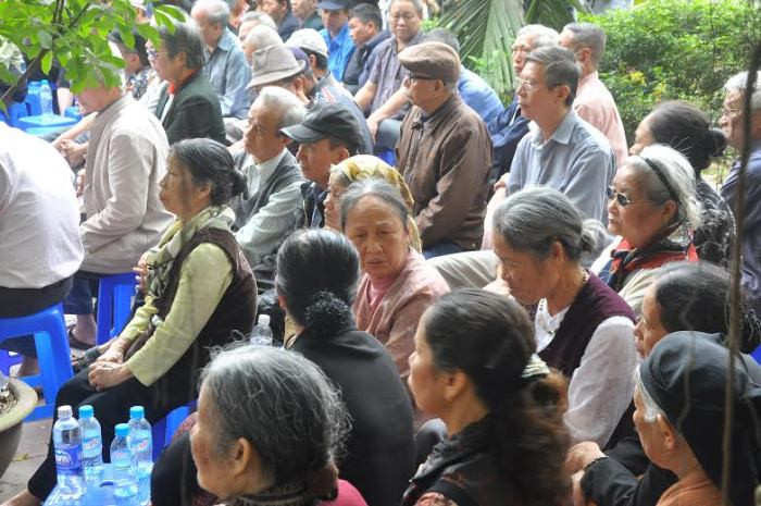 Nhân dân Mễ Trì quyết tâm giữ gìn con đường vào miếu. Với họ, đó không chỉ là con đường dân sinh mà còn là con đường của lịch sử (Ảnh GDVN) Nhân dân Mễ Trì quyết tâm giữ gìn con đường vào miếu. Với họ, đó không chỉ là con đường dân sinh mà còn là con đường của lịch sử (Ảnh GDVN)