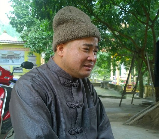 Nhà sư Thích Thiện Minh, trụ trì chùa Linh Ứng Nhà sư Thích Thiện Minh, trụ trì chùa Linh Ứng