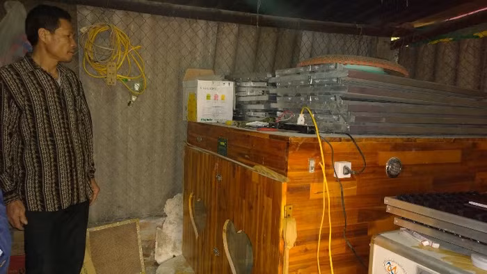 Chiếc máy ấp trứng mà sư thầy chùa Linh Ứng đã mua của Công ty Vinacomm