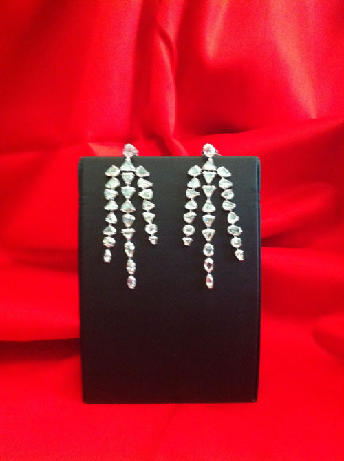 Chiếc bông tai. Chiếc bông tai.