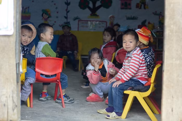 Sự ngoan ngoãn của học sinh là động lực để các cô giáo yên tâm cắm bản (Ảnh: Vũ Ninh)