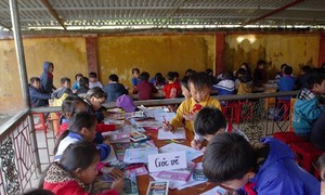 Học sinh lớp 2 ở vùng cao cùng mẹ vượt hơn 100 km đi học tiếng Anh ảnh 2 Học sinh lớp 2 ở vùng cao cùng mẹ vượt hơn 100 km đi học tiếng Anh ảnh 2
