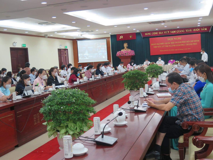 Toàn cảnh hội nghị tiếp xúc với cử tri đang công tác trong ngành giáo dục Thành phố Hồ Chí Minh (ảnh: Phạm Anh) Toàn cảnh hội nghị tiếp xúc với cử tri đang công tác trong ngành giáo dục Thành phố Hồ Chí Minh (ảnh: Phạm Anh)