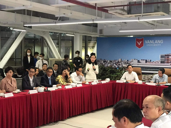 Phó Giáo sư Trần Thị Mỹ Diệu phát biểu tại buổi làm việc với Bộ trưởng Nguyễn Kim Sơn (ảnh: P.L)