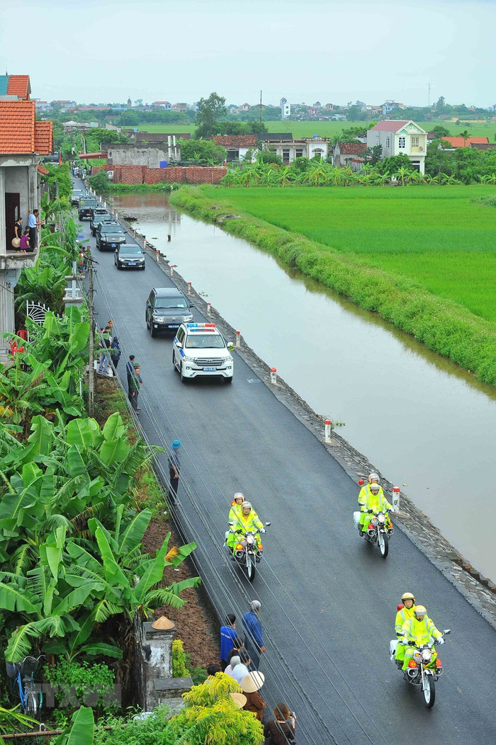 Chiều 27/9, linh cữu Chủ tịch nước Trần Đại Quang đã được đưa về nơi yên nghỉ cuối cùng tại quê hương ông - xã Quang Thiện, huyện Kim Sơn, tỉnh Ninh Bình. (Nguồn: TTXVN) Chiều 27/9, linh cữu Chủ tịch nước Trần Đại Quang đã được đưa về nơi yên nghỉ cuối cùng tại quê hương ông - xã Quang Thiện, huyện Kim Sơn, tỉnh Ninh Bình. (Nguồn: TTXVN)