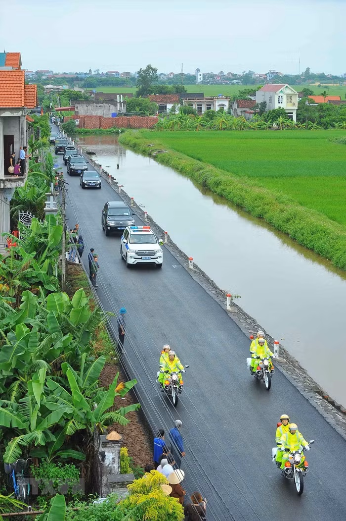 Chiều 27/9, linh cữu Chủ tịch nước Trần Đại Quang đã được đưa về nơi yên nghỉ cuối cùng tại quê hương ông - xã Quang Thiện, huyện Kim Sơn, tỉnh Ninh Bình. (Nguồn: TTXVN)