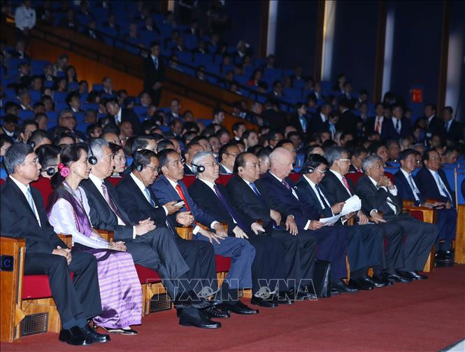 Các đại biểu tham dự phiên khai mạc toàn thể WEF ASEAN 2018. Ảnh: Thống Nhất/TTXVN Các đại biểu tham dự phiên khai mạc toàn thể WEF ASEAN 2018. Ảnh: Thống Nhất/TTXVN