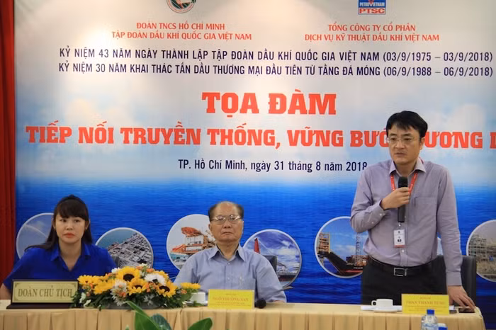 Ông Ngô Thường San - Chủ tịch Hội Dầu khí Việt Nam, bà Vũ Thị Thu Hương - Bí thư Đoàn Tập đoàn và ông Phan Thanh Tùng – Chủ tịch Hội đồng quản trị PTSC đồng chủ trì buổi Toạ đàm