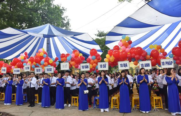 Không khí khai giảng năm học mới tại Trường Trung học phổ thông chuyên Chu Văn An (Hà Nội). Ảnh: DUY LINH/ Nhandan.com.vn Không khí khai giảng năm học mới tại Trường Trung học phổ thông chuyên Chu Văn An (Hà Nội). Ảnh: DUY LINH/ Nhandan.com.vn