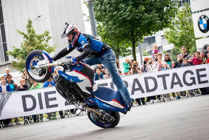 Mattie Griffin biểu diễn tại BMW Motorrad Days Mattie Griffin biểu diễn tại BMW Motorrad Days