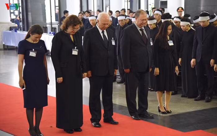 Đoàn đại biểu Nga viếng Chủ tịch nước Trần Đại Quang tại Hà Nội.