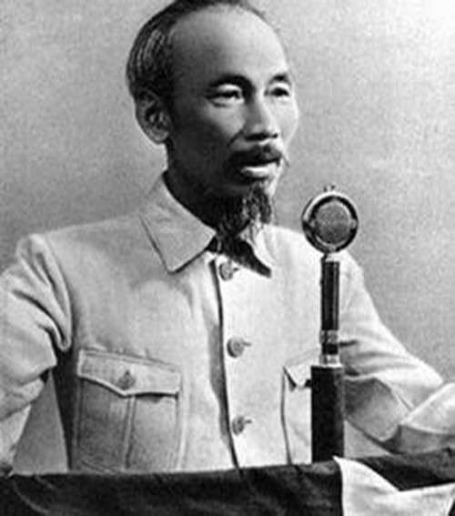 Ngày 2/9/1945, tại quảng trường Ba Đình, Chủ tịch Hồ Chí Minh đọc bản Tuyên ngôn độc lập khai sinh ra nước Việt Nam Dân chủ cộng hòa (nay là nước Cộng hoà Xã hội Chủ nghĩa Việt Nam). Ảnh: Tư liệu Ngày 2/9/1945, tại quảng trường Ba Đình, Chủ tịch Hồ Chí Minh đọc bản Tuyên ngôn độc lập khai sinh ra nước Việt Nam Dân chủ cộng hòa (nay là nước Cộng hoà Xã hội Chủ nghĩa Việt Nam). Ảnh: Tư liệu
