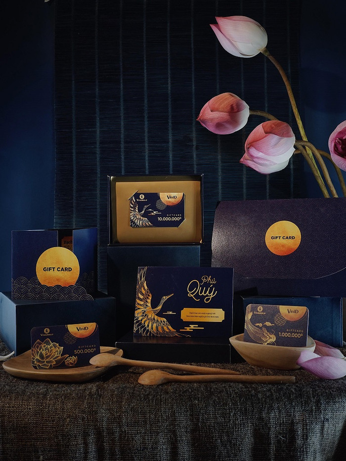 Bộ quà tặng thẻ VinID Gift Card được thiết kế sang trọng Bộ quà tặng thẻ VinID Gift Card được thiết kế sang trọng