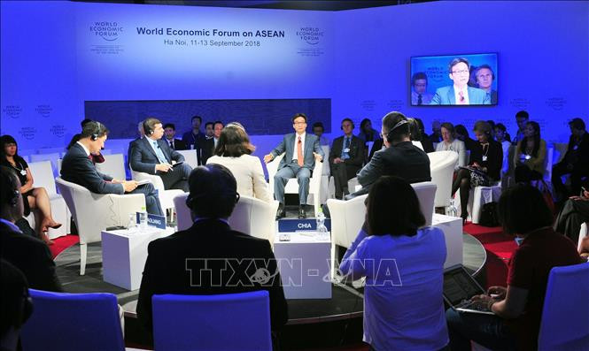 Phó Thủ tướng Chính phủ Vũ Đức Đam và các đại biểu tại Phiên thảo luận: "Tương lai việc làm ở ASEAN trong Cách mạng công nghiệp 4.0". Ảnh: Nguyễn Khang/TTXVN