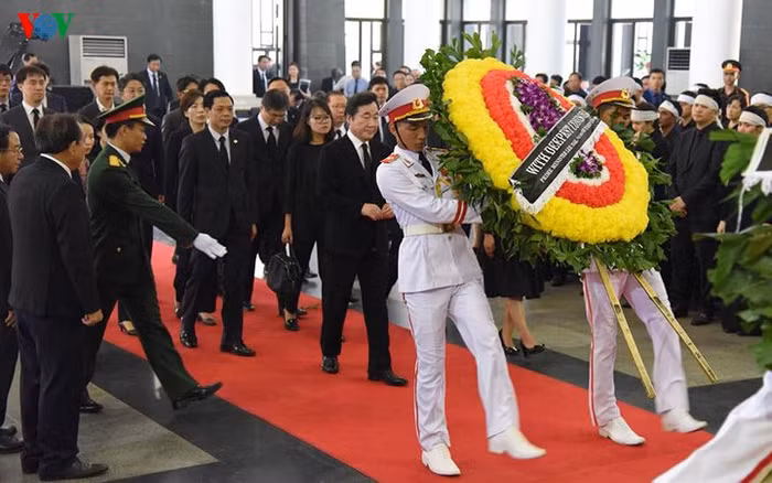 Đoàn đại biểu Hàn Quốc do Thủ tướng Lee Nak Yon dẫn đầu viếng Chủ tịch nước Trần Đại Quang.