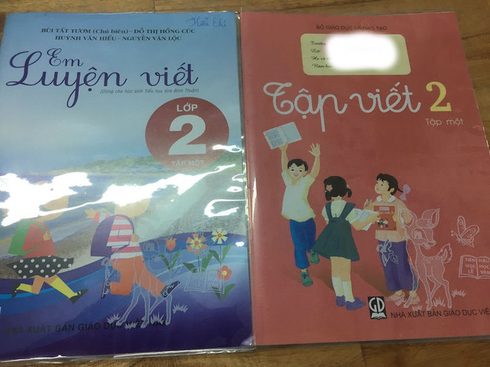 Hai loại vở tập viết mà học sinh Bình Thuận đang sử dụng. Hai loại vở tập viết mà học sinh Bình Thuận đang sử dụng.