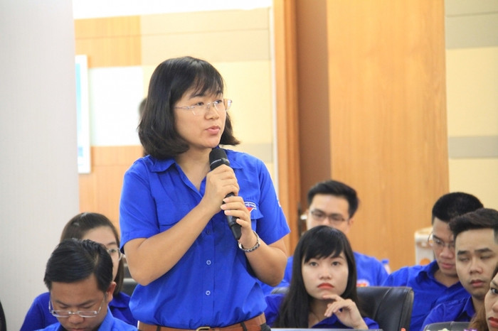 Đại diện Đoàn viên thanh niên PVFCCo đặt câu hỏi tại Tọa đàm Đại diện Đoàn viên thanh niên PVFCCo đặt câu hỏi tại Tọa đàm