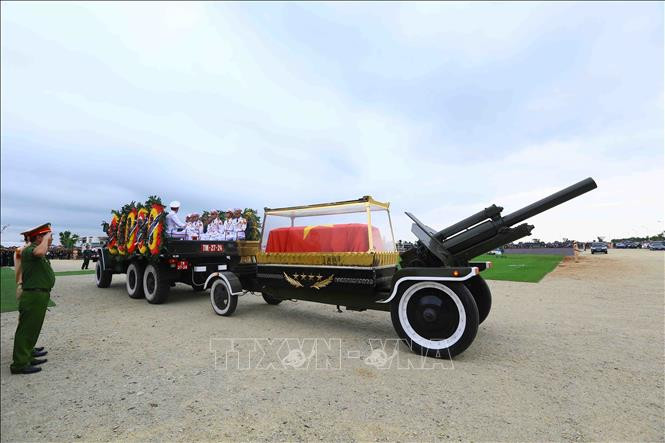 Linh cữu Chủ tịch nước Trần Đại Quang được đưa về nơi an nghỉ cuối cùng tại xã Quang Thiện, huyện Kim Sơn, tỉnh Ninh Bình. Ảnh: Quang Quyết/TTXVN Linh cữu Chủ tịch nước Trần Đại Quang được đưa về nơi an nghỉ cuối cùng tại xã Quang Thiện, huyện Kim Sơn, tỉnh Ninh Bình. Ảnh: Quang Quyết/TTXVN