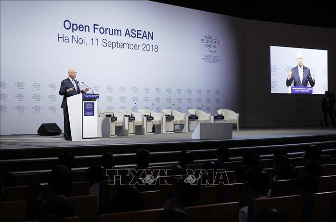 Giáo sư Klaus Schwab, Người sáng lập, Chủ tịch Điều hành Diễn đàn Kinh tế thế giới (WEF) phát biểu tại Diễn đàn. Ảnh: Lâm Khánh/TTXVN Giáo sư Klaus Schwab, Người sáng lập, Chủ tịch Điều hành Diễn đàn Kinh tế thế giới (WEF) phát biểu tại Diễn đàn. Ảnh: Lâm Khánh/TTXVN