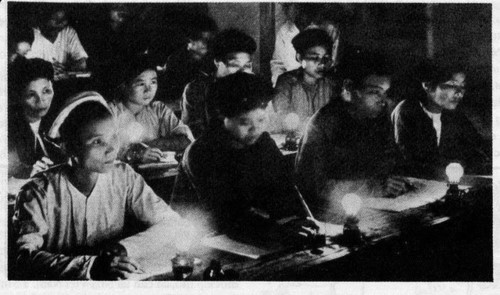 Phong trào bifnh dân học vụ. Ảnh: Báo Giáo dục và Thời đại Phong trào bifnh dân học vụ. Ảnh: Báo Giáo dục và Thời đại