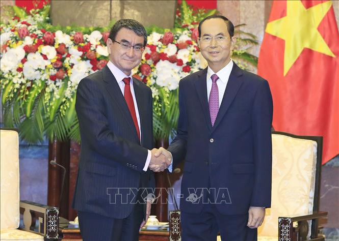 Chủ tịch nước Trần Đại Quang tiếp Bộ trưởng Ngoại giao Nhật Bản Taro Kono. Ảnh: TTXVN Chủ tịch nước Trần Đại Quang tiếp Bộ trưởng Ngoại giao Nhật Bản Taro Kono. Ảnh: TTXVN