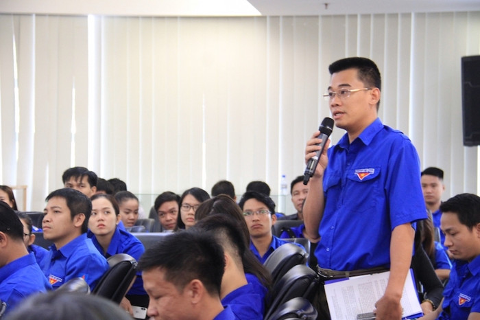 Đại diện Đoàn thanh niên Biển Đông POC đặt câu hỏi tại Tọa đàm Đại diện Đoàn thanh niên Biển Đông POC đặt câu hỏi tại Tọa đàm