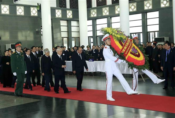 Đoàn Ban Chấp hành Trung ương Đảng Cộng sản Việt Nam, do đồng chí Nguyễn Phú Trọng, Tổng Bí thư Ban Chấp hành Trung ương Đảng làm Trưởng đoàn, viếng Chủ tịch nước Trần Đại Quang. Ảnh: Nhan Sáng/TTXVN Đoàn Ban Chấp hành Trung ương Đảng Cộng sản Việt Nam, do đồng chí Nguyễn Phú Trọng, Tổng Bí thư Ban Chấp hành Trung ương Đảng làm Trưởng đoàn, viếng Chủ tịch nước Trần Đại Quang. Ảnh: Nhan Sáng/TTXVN