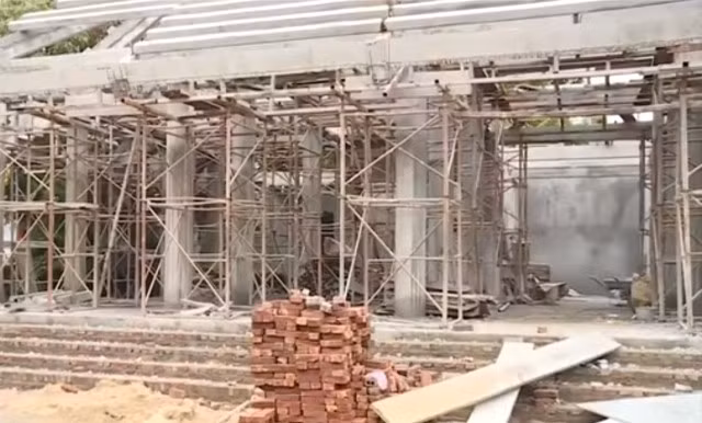 Ai sẽ phải chịu trách nhiệm về việc bê tông hóa đình Lương Xá (Hà Nội). Ảnh: QĐ/ Dangcongsan.vn