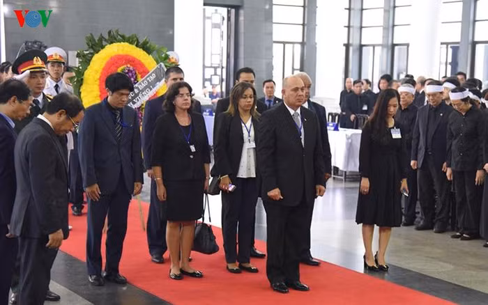 Đoàn đại biểu Cuba vào viếng Chủ tịch nước Trần Đại Quang