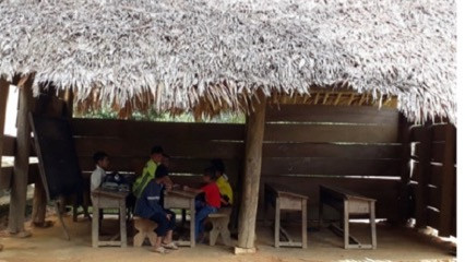 Một lớp học tại khu Lót, xã Tam Văn, huyện Lang Chánh, Thanh Hóa (Ảnh Tạp chí giao thông vận tải) Một lớp học tại khu Lót, xã Tam Văn, huyện Lang Chánh, Thanh Hóa (Ảnh Tạp chí giao thông vận tải)