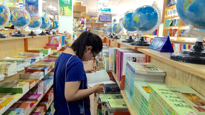 Nên bỏ dòng khuyến cáo "vô duyên" trên sách giáo khoa ảnh 2 Nên bỏ dòng khuyến cáo "vô duyên" trên sách giáo khoa ảnh 2