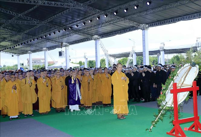 Các vị tăng ni viếng Chủ tịch nước Trần Đại Quang. Ảnh: TTXVN Các vị tăng ni viếng Chủ tịch nước Trần Đại Quang. Ảnh: TTXVN