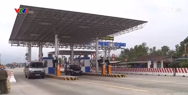 Theo Kiểm toán Nhà nước, 51 dự án BOT sau khi sau khi rà soát đã bị cơ quan này cắt bớt thời hạn thu phí tổng cộng tới 170 năm. Ảnh minh hoạ: VTV