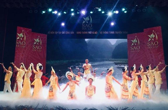 Một tiết mục trong Chương trình giao lưu nghệ thuật “Sao Độc lập”. Ảnh: Qdnd.vn Một tiết mục trong Chương trình giao lưu nghệ thuật “Sao Độc lập”. Ảnh: Qdnd.vn