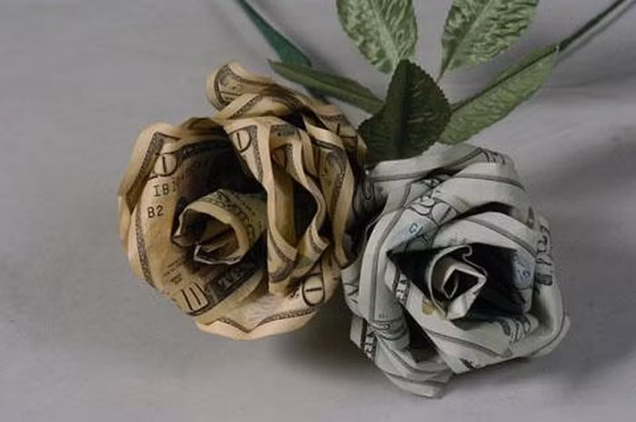 Hiệu trưởng "không ăn hoa hồng", được không? (Ảnh minh họa, nguồn: Vietnamnet.vn)