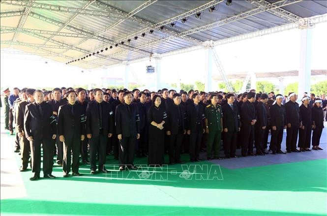 Các đồng chí lãnh đạo, đại diện Hội đồng nhân dân, Ủy ban nhân dân, Ủy ban Mặt trận Tổ quốc cùng các cơ quan đoàn thể tỉnh Ninh Bình dự Lễ viếng đồng chí Đại tướng Trần Đại Quang.