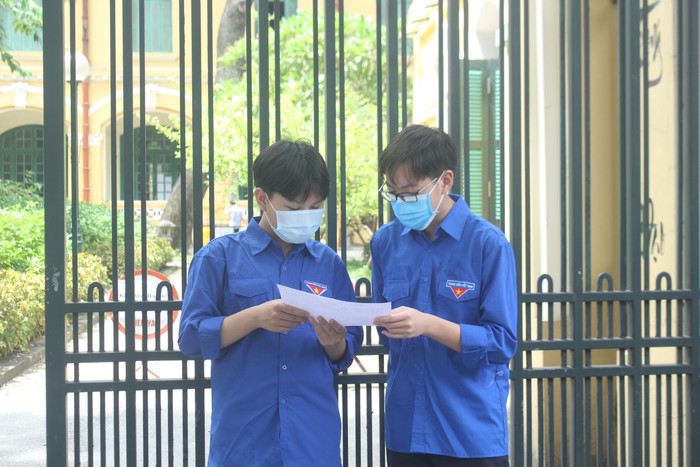 Ngay từ sớm đã có các bạn tình nguyện viên trợ giúp thí sinh. (Ảnh:V.N) Ngay từ sớm đã có các bạn tình nguyện viên trợ giúp thí sinh. (Ảnh:V.N)