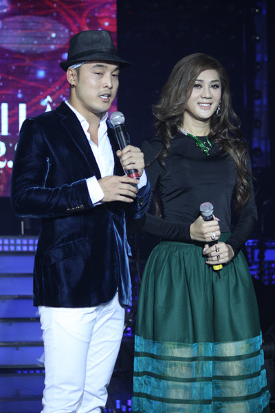 Ưng Hoàng Phúc xuất hiện trong buổi họp báo và song ca với Khanh Chi Lâm một liên khúc nhạc trữ tình. Cả hai sắp phát hành chung một album thuộc thể loại này trong thời gian tới. Ưng Hoàng Phúc xuất hiện trong buổi họp báo và song ca với Khanh Chi Lâm một liên khúc nhạc trữ tình. Cả hai sắp phát hành chung một album thuộc thể loại này trong thời gian tới.