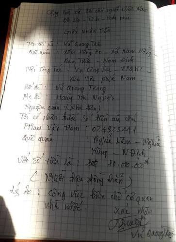 Giấy nhận tiền 10 triệu đồng mà Trực đã viết, ký tên đưa cho anh Đam (ảnh: P.L) Giấy nhận tiền 10 triệu đồng mà Trực đã viết, ký tên đưa cho anh Đam (ảnh: P.L)