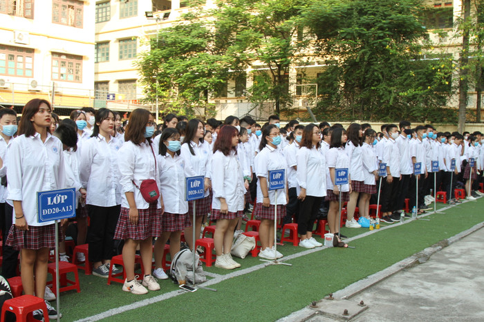 Gần 3000 học sinh Trường Cao đẳng Công Thương Hà Nội vui tươi trong ngày khai giảng năm học mới. Ảnh: VP. Gần 3000 học sinh Trường Cao đẳng Công Thương Hà Nội vui tươi trong ngày khai giảng năm học mới. Ảnh: VP.