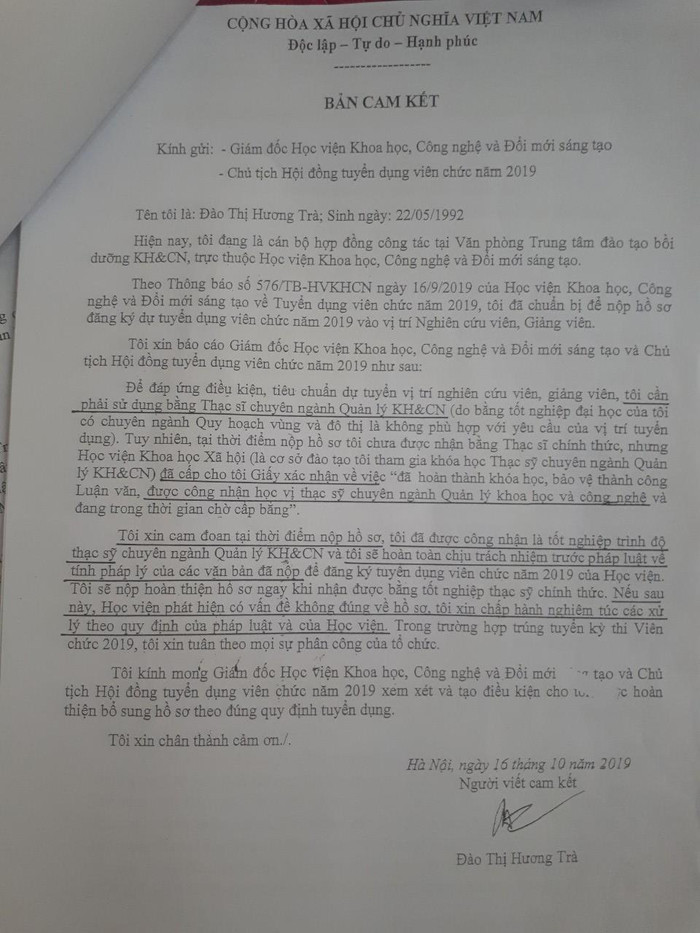 Bà Đào Thị Hương Trà cam kết khi nộp hồ sơ ứng tuyển. Ảnh: Chụp văn bản. Bà Đào Thị Hương Trà cam kết khi nộp hồ sơ ứng tuyển. Ảnh: Chụp văn bản.