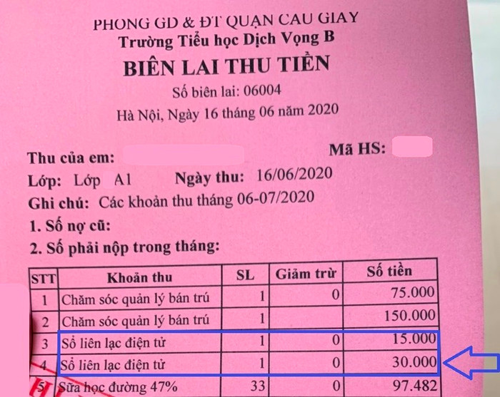 Tại Trường Tiểu học Dịch Vọng B (quận Cầu Giấy), phụ huynh cũng tham gia sổ liên lạc điện tử mức phí 30.000 đồng/tháng.
