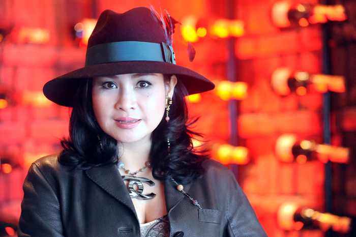 “Tôi làm việc tốt đầu xuân vì tự tâm thấy cần thiết phải giúp đỡ người khác, chứ không nhằm mục đích đánh bóng bản thân. Nổi tiếng tôi có thừa rồi, đâu cần phải PR gì nữa. Tôi muốn thích phúc cho các con”, Thanh Lam tâm sự với Báo Giáo dục Việt Nam về công việc từ thiện. “Tôi làm việc tốt đầu xuân vì tự tâm thấy cần thiết phải giúp đỡ người khác, chứ không nhằm mục đích đánh bóng bản thân. Nổi tiếng tôi có thừa rồi, đâu cần phải PR gì nữa. Tôi muốn thích phúc cho các con”, Thanh Lam tâm sự với Báo Giáo dục Việt Nam về công việc từ thiện.