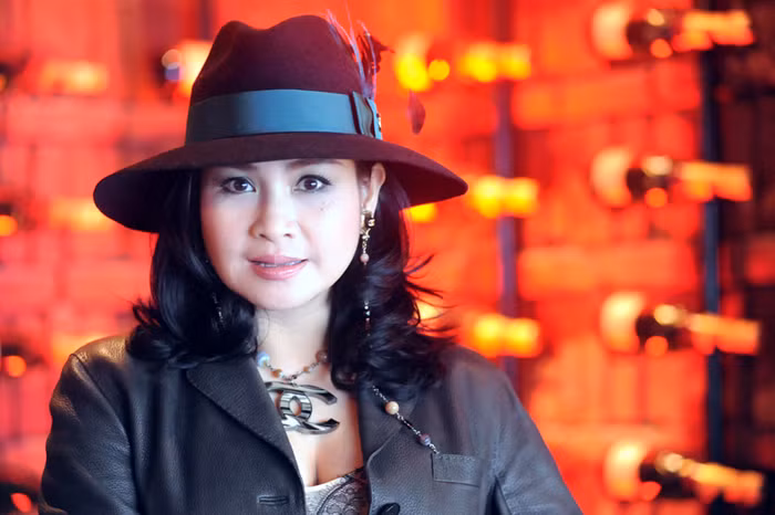 “Tôi làm việc tốt đầu xuân vì tự tâm thấy cần thiết phải giúp đỡ người khác, chứ không nhằm mục đích đánh bóng bản thân. Nổi tiếng tôi có thừa rồi, đâu cần phải PR gì nữa. Tôi muốn thích phúc cho các con”, Thanh Lam tâm sự với Báo Giáo dục Việt Nam về công việc từ thiện. “Tôi làm việc tốt đầu xuân vì tự tâm thấy cần thiết phải giúp đỡ người khác, chứ không nhằm mục đích đánh bóng bản thân. Nổi tiếng tôi có thừa rồi, đâu cần phải PR gì nữa. Tôi muốn thích phúc cho các con”, Thanh Lam tâm sự với Báo Giáo dục Việt Nam về công việc từ thiện.