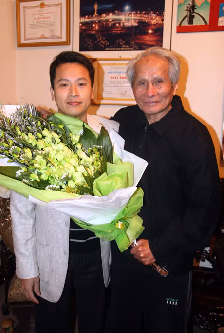 Ông Bùi Ngọc Cải, Phó Tổng biên tập Báo Giáo dục Việt Nam hy vọng Tướng sẽ đồng hành lâu dài cùng Báo Giáo dục Việt Nam qua những bài viết sâu sắc, có tính phản biện cao.