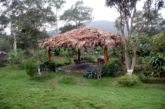 Chòi nghỉ nhìn từ nhà chính. Xem tiếp: Ngỡ ngàng ngắm vườn cây, ao cá, chuồng gà nhà ca sỹ Mỹ Linh (P1) // Buổi họp báo có một không hai tại nhà diva Mỹ Linh // Thành Chương 'đánh liều' kể chuyện '3 chìm 4 nổi' của Mỹ Linh Chòi nghỉ nhìn từ nhà chính. Xem tiếp: Ngỡ ngàng ngắm vườn cây, ao cá, chuồng gà nhà ca sỹ Mỹ Linh (P1) // Buổi họp báo có một không hai tại nhà diva Mỹ Linh // Thành Chương 'đánh liều' kể chuyện '3 chìm 4 nổi' của Mỹ Linh