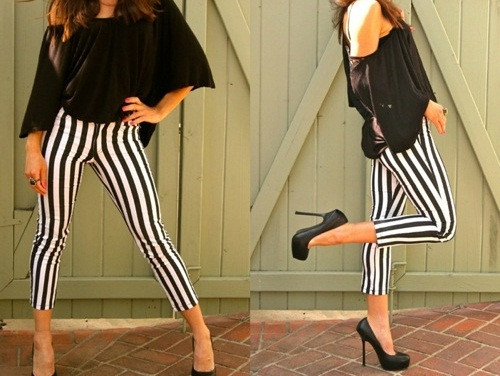 Một gợi ý rất tuyệt cho bạn vào những ngày thu lạnh, một chiếc áo rớt vai sexy, quần kẻ sọc và một đôi giày cao gót xuyệt tông. Một gợi ý rất tuyệt cho bạn vào những ngày thu lạnh, một chiếc áo rớt vai sexy, quần kẻ sọc và một đôi giày cao gót xuyệt tông.