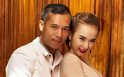 Nhìn bức hình này, người ta chẳng cần mất công hình dung nhan sắc của Angela Phương Trinh khi cô nàng bước sang buổi băm. Nhìn bức hình này, người ta chẳng cần mất công hình dung nhan sắc của Angela Phương Trinh khi cô nàng bước sang buổi băm.